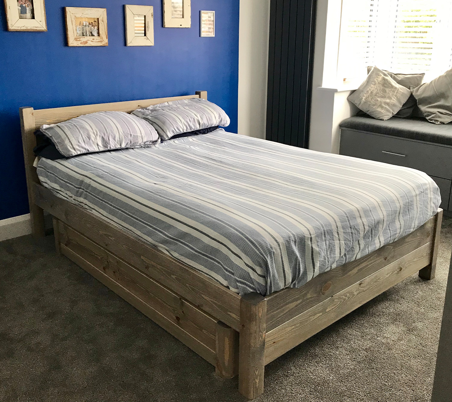 Contenitori per camera da letto grigia e blu