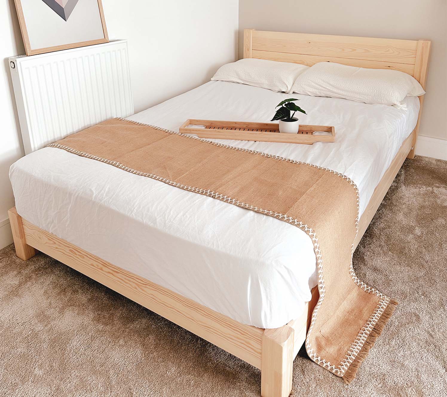 camera da letto piccola: Dirigere lo sguardo verso l'alto con delicatezza