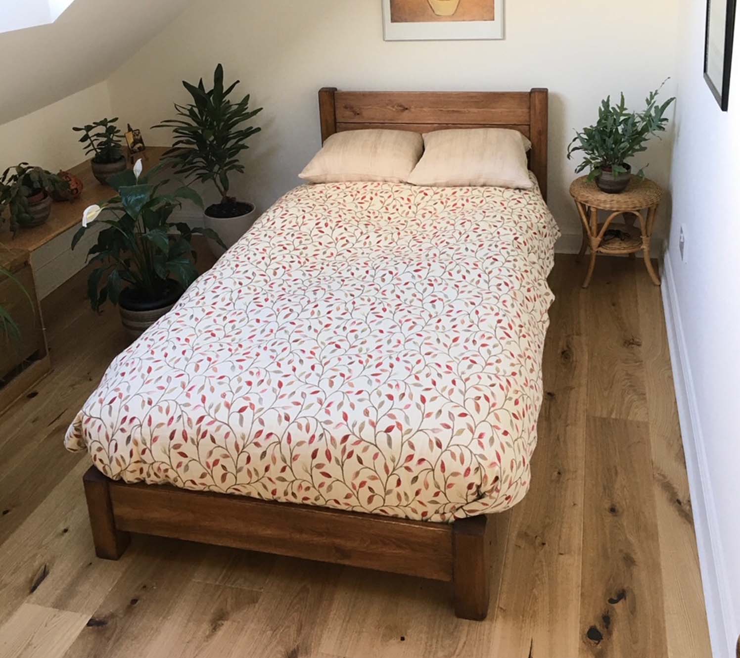 Design per una camera da letto piccola: Struttura naturale senza peso visivo